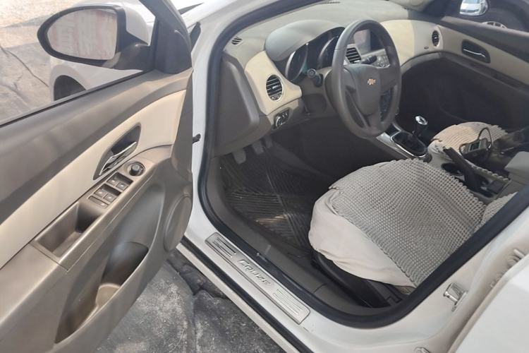 Used Chevrolet Cruze 2015 1.5L Classic SE MT Driver Seat