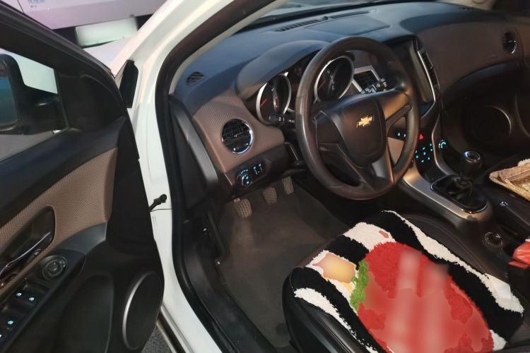 Used Chevrolet Cruze 2015 Hatchback 1.6L Manual Comfort Edition Driver Seat