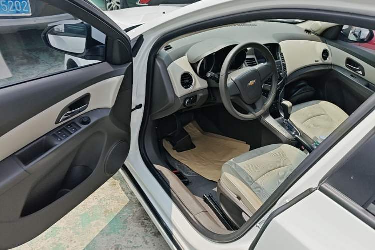 Used Chevrolet Cruze 2015 1.5L Classic SE AT Driver Seat