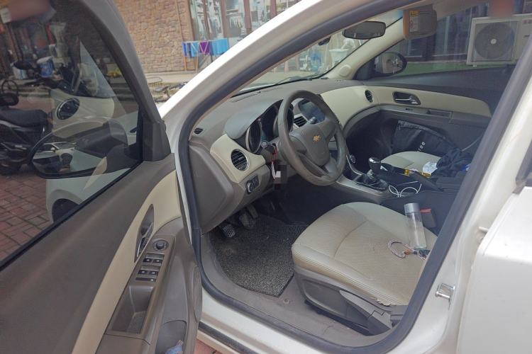Used Chevrolet Cruze 2015 1.5L Classic SL MT Driver Seat