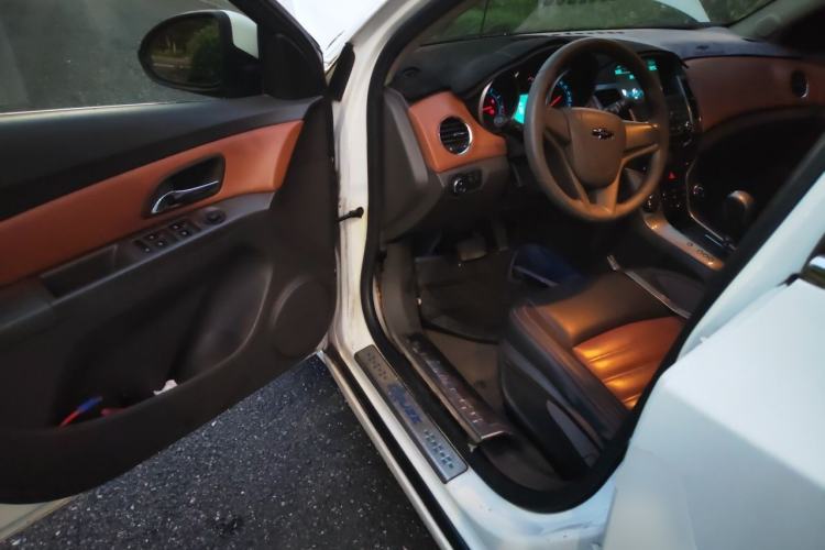Used Chevrolet Cruze 2015 1.5L Classic SE AT Driver Seat