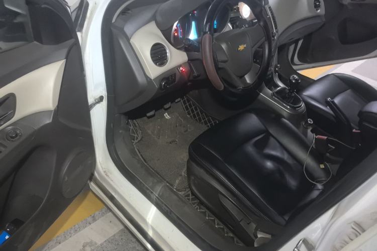 Used Chevrolet Cruze 2015 1.5L Classic SL MT Driver Seat