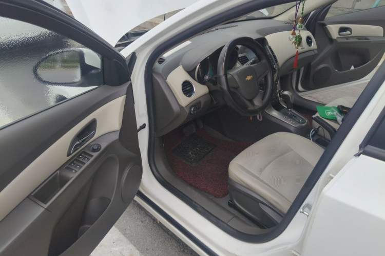 Used Chevrolet Cruze 2015 1.5L Classic SE AT Driver Seat