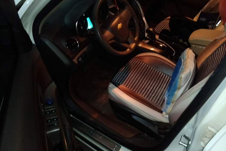 Used Chevrolet Cruze 2015 1.5L Classic SE AT Driver Seat