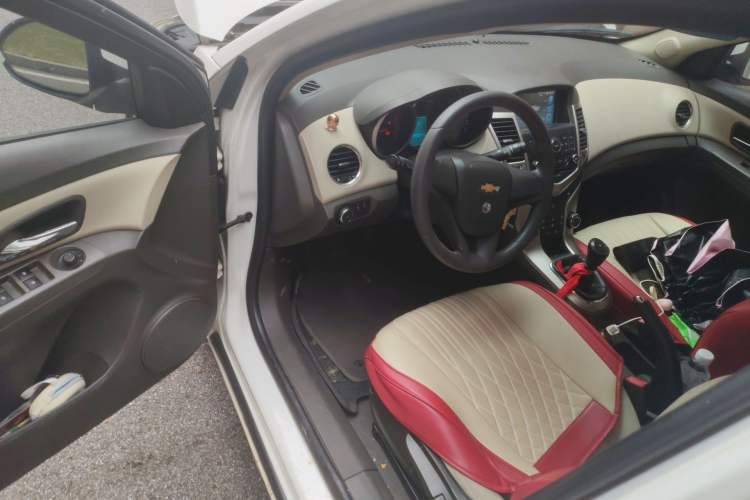 Used Chevrolet Cruze 2015 1.5L Classic SL MT Driver Seat