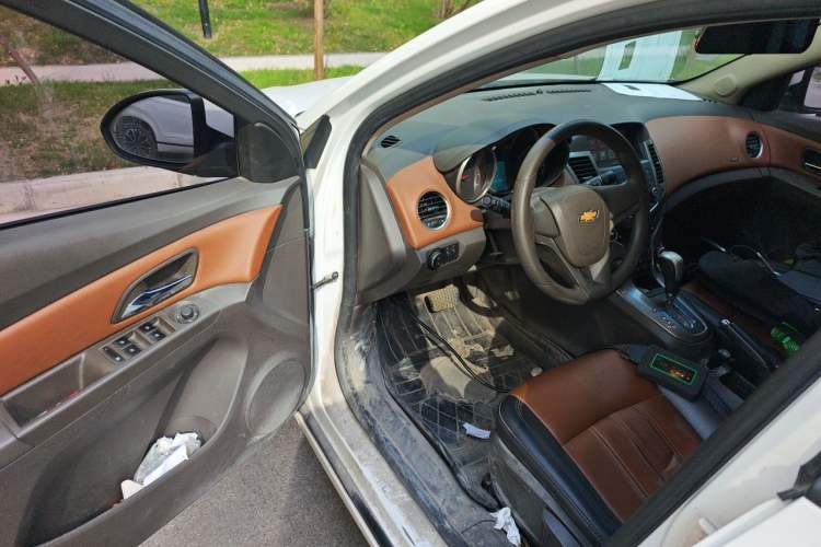 Used Chevrolet Cruze 2015 1.5L Classic SE AT Driver Seat