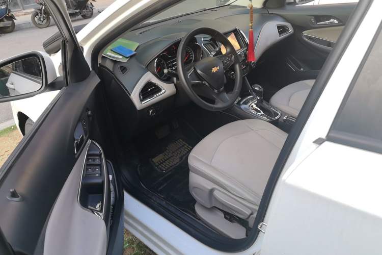 Used Chevrolet Cruze 2015 1.5L Automatic Luxury Edition Driver Seat