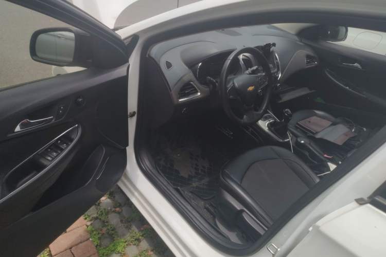 Used Chevrolet Cruze 2015 1.5L Manual Elite Edition Driver Seat