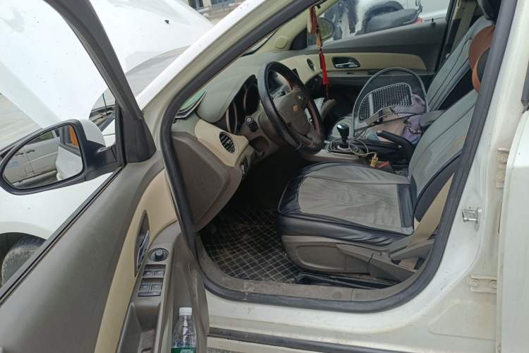 Used Chevrolet Cruze 2015 1.5L Classic SL MT Driver Seat