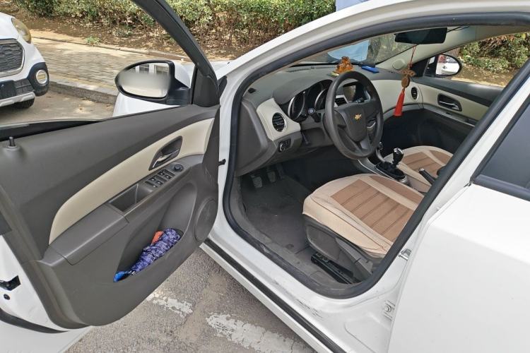 Used Chevrolet Cruze 2015 1.5L Classic SL MT Driver Seat