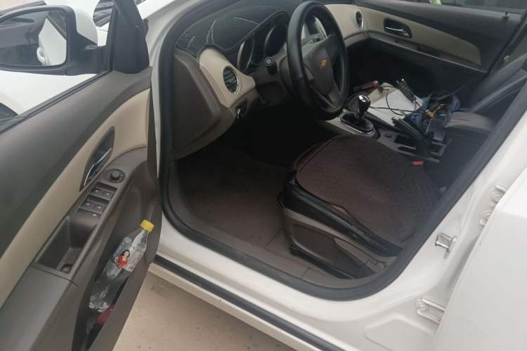 Used Chevrolet Cruze 2015 1.5L Classic SL MT Driver Seat