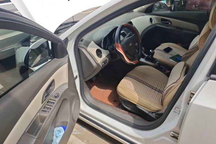 Used Chevrolet Cruze 2015 1.5L Classic SL MT Driver Seat