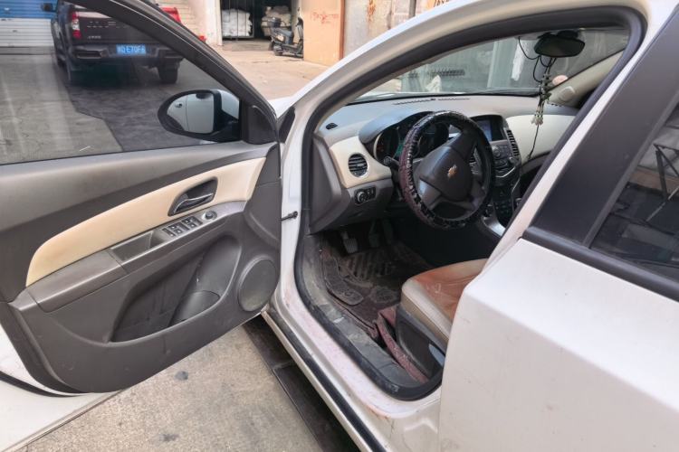 Used Chevrolet Cruze 2015 1.5L Classic SE MT Driver Seat