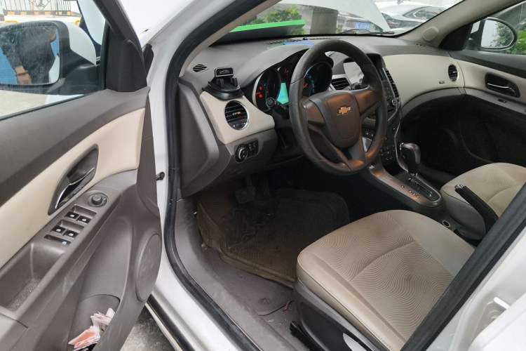 Used Chevrolet Cruze 2015 1.5L Classic SE AT Driver Seat