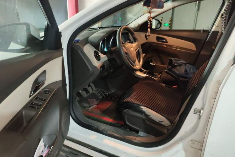 Used Chevrolet Cruze 2015 1.5L Classic SL MT Driver Seat