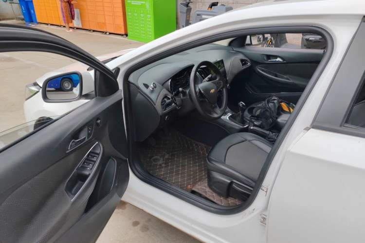 Used Chevrolet Cruze 2015 1.5L Manual Elite Edition Driver Seat