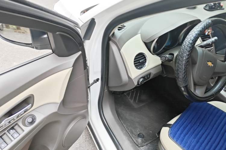 Used Chevrolet Cruze 2015 1.5L Classic SL MT Driver Seat