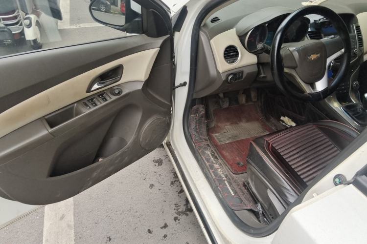 Used Chevrolet Cruze 2015 1.5L Classic SE MT Driver Seat