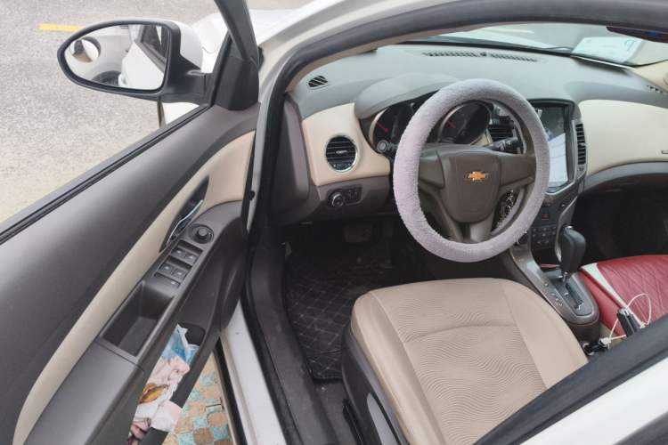 Used Chevrolet Cruze 2015 1.5L Classic SE AT Driver Seat