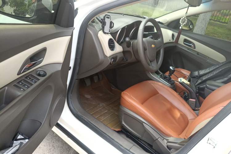 Used Chevrolet Cruze 2015 1.5L Classic SE MT Driver Seat