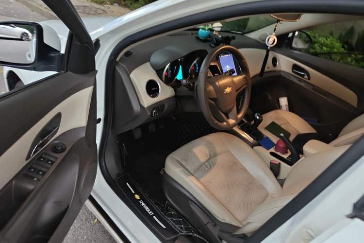 Used Chevrolet Cruze 2015 1.5L Classic SE MT Driver Seat