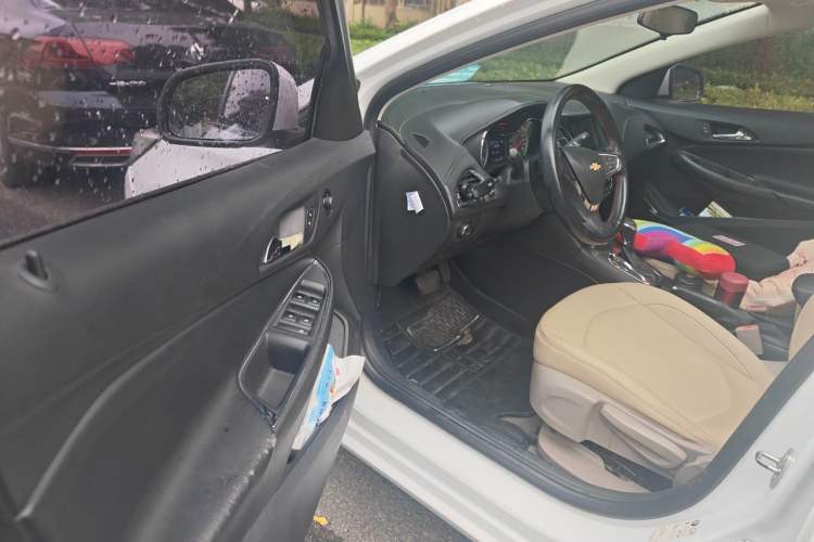 Used Chevrolet Cruze 2015 1.5L Automatic Luxury Edition Driver Seat