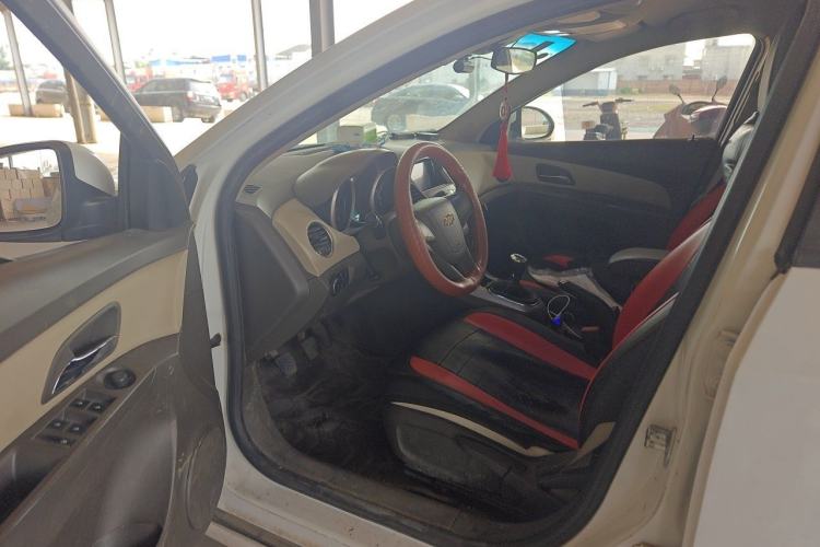 Used Chevrolet Cruze 2015 1.5L Classic SL MT Driver Seat
