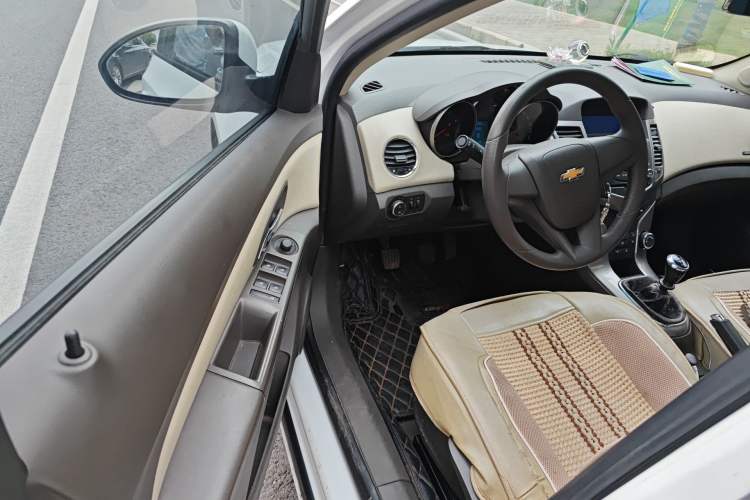 Used Chevrolet Cruze 2015 1.5L Classic SE MT Driver Seat