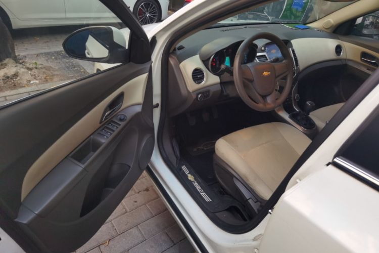 Used Chevrolet Cruze 2015 1.5L Classic SL MT Driver Seat