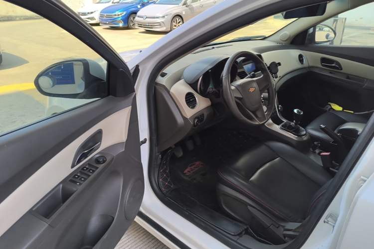 Used Chevrolet Cruze 2015 1.5L Classic SL MT Driver Seat