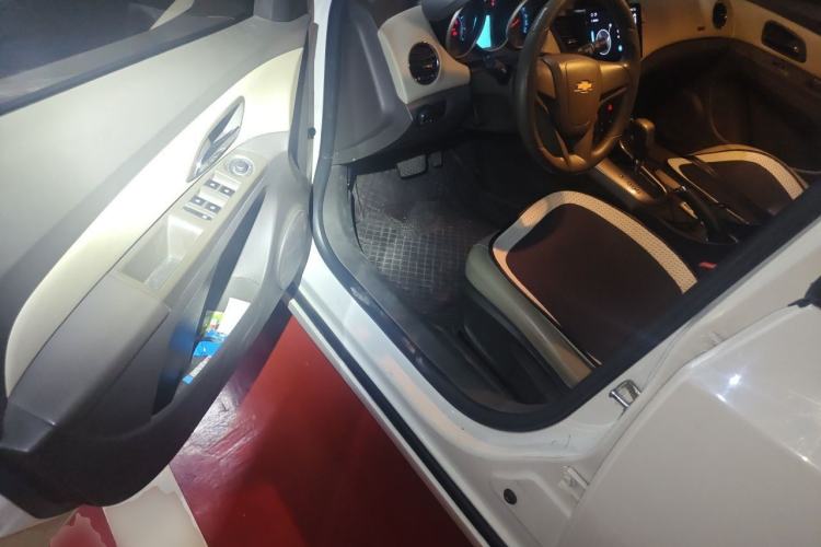 Used Chevrolet Cruze 2015 1.5L Classic SE AT Driver Seat