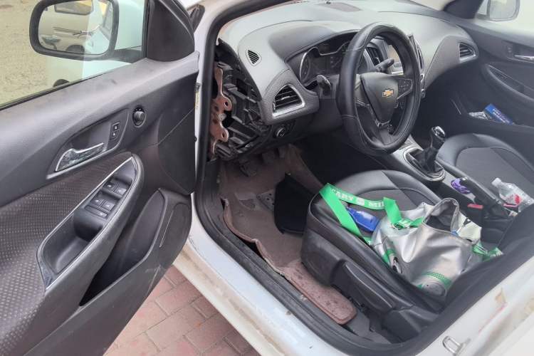 Used Chevrolet Cruze 2015 1.5L Manual Elite Edition Driver Seat