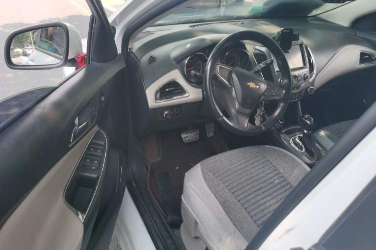Used Chevrolet Cruze 2015 1.4T DCG Luxury Edition Driver Seat