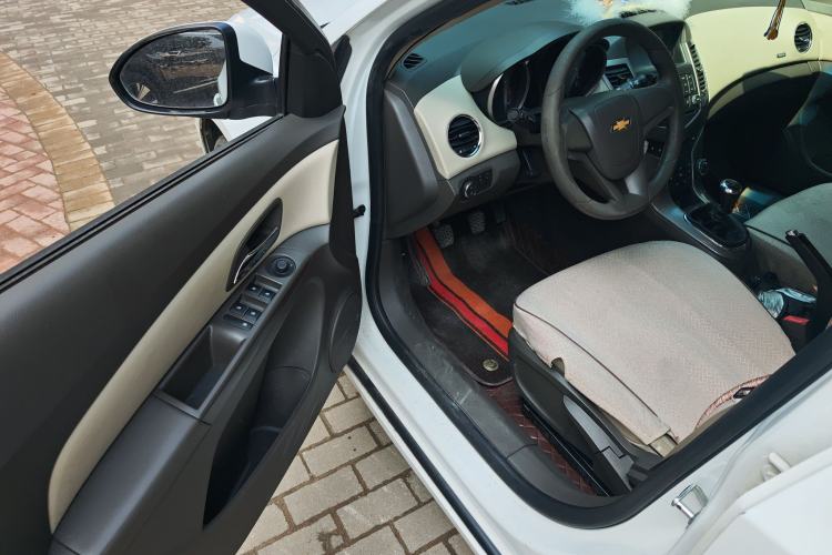 Used Chevrolet Cruze 2015 1.5L Classic SE MT Driver Seat