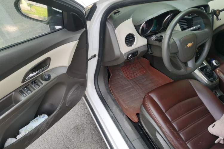 Used Chevrolet Cruze 2015 1.5L Classic SL MT Driver Seat