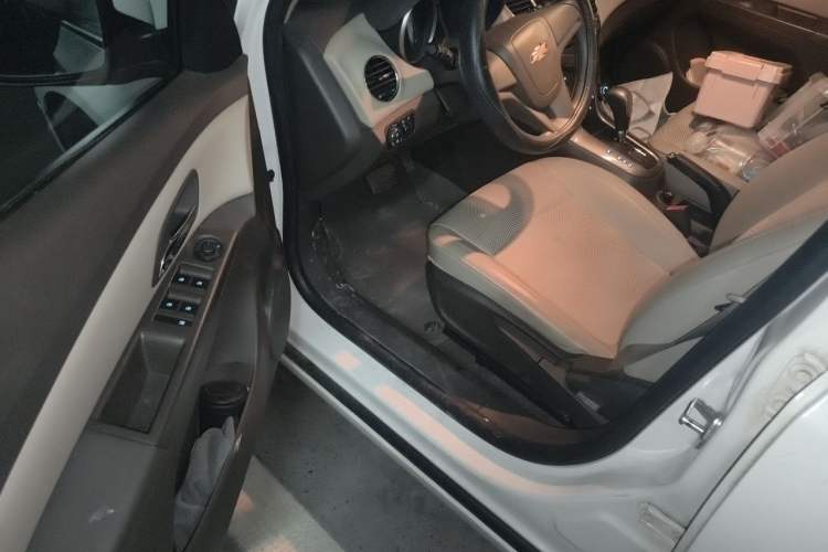 Used Chevrolet Cruze 2015 1.5L Classic SE AT Driver Seat
