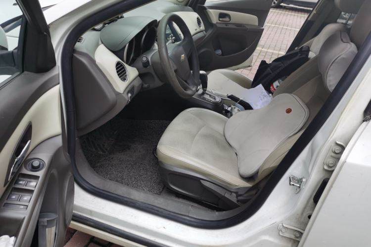 Used Chevrolet Cruze 2015 1.5L Classic SE AT Driver Seat