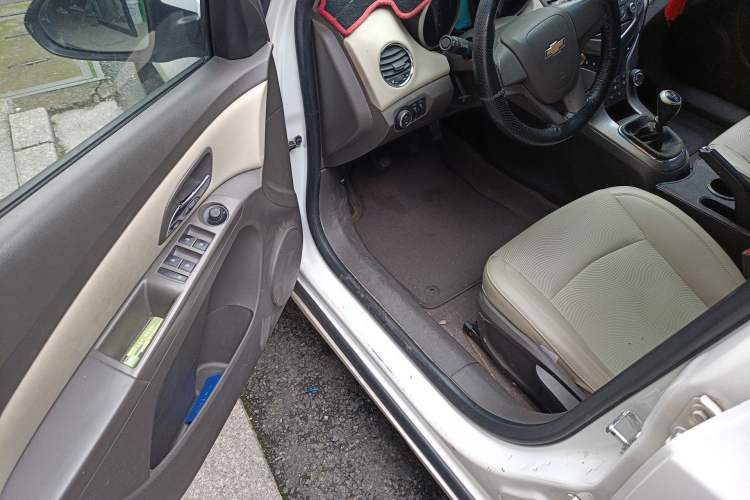 Used Chevrolet Cruze 2015 1.5L Classic SE MT Driver Seat