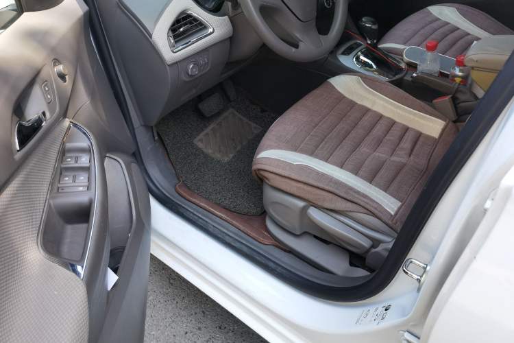 Used Chevrolet Cruze 2015 1.5L Automatic Fashion Navigation Edition Driver Seat