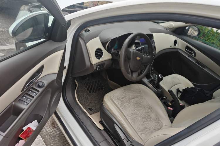 Used Chevrolet Cruze 2015 1.5L Classic SE MT Driver Seat
