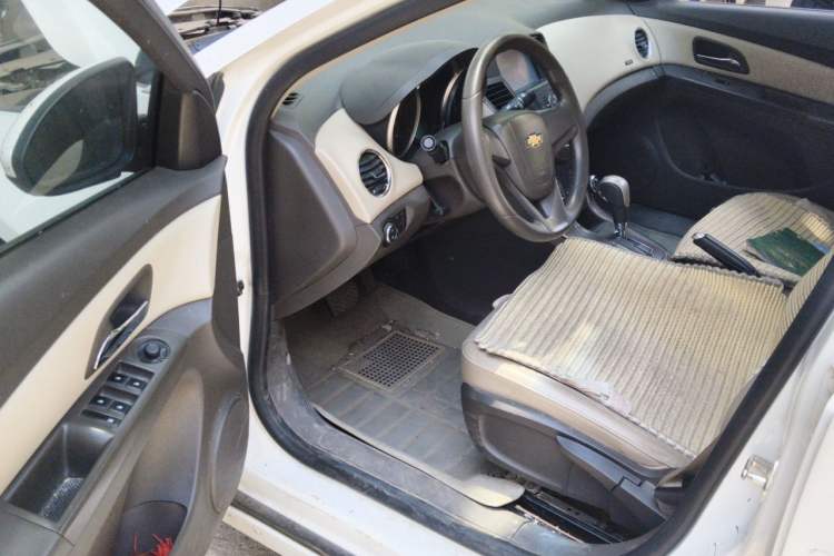 Used Chevrolet Cruze 2015 1.5L Classic SE AT Driver Seat