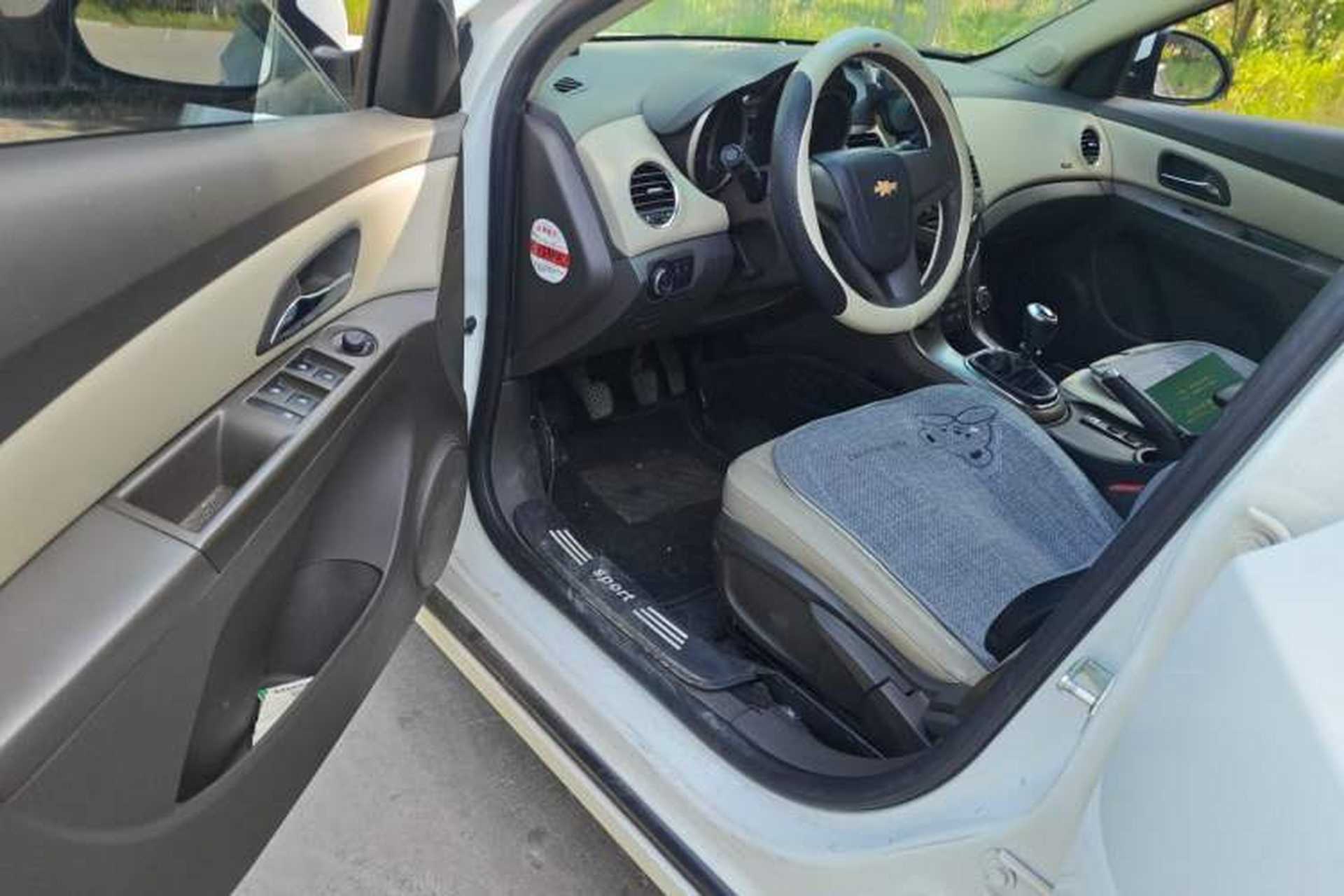 Used Chevrolet Cruze 2015 1.5L Classic SE MT Driver Seat