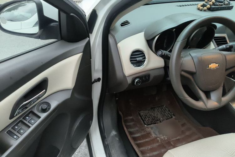 Used Chevrolet Cruze 2015 1.5L Classic SE AT Driver Seat