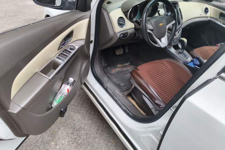 Used Chevrolet Cruze 2015 1.5L Classic SE AT Driver Seat