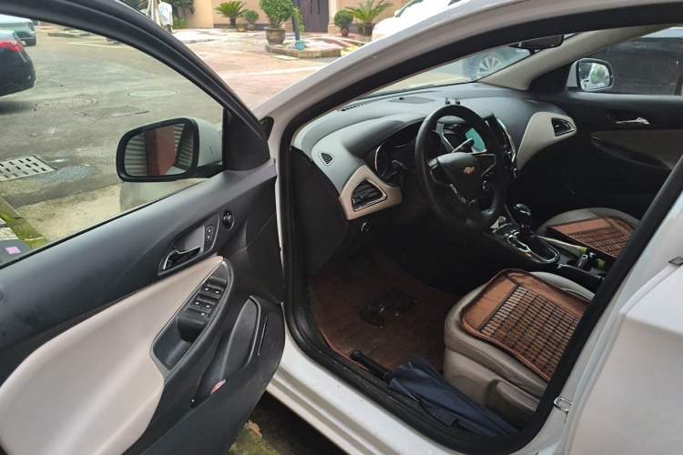 Used Chevrolet Cruze 2015 1.5L Automatic Luxury Edition Driver Seat