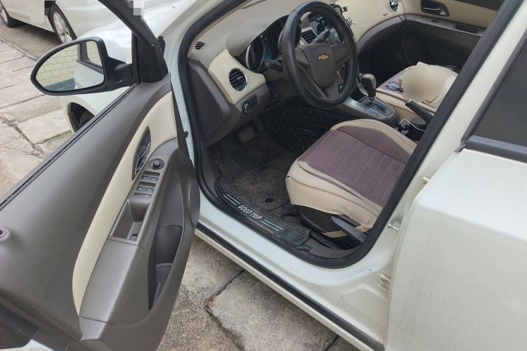 Used Chevrolet Cruze 2015 1.5L Classic SE AT Driver Seat