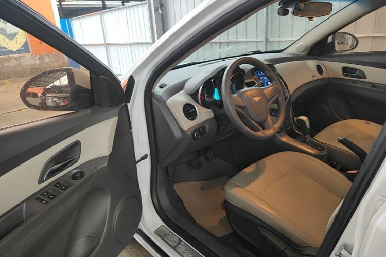 Used Chevrolet Cruze 2015 1.5L Classic SE AT Driver Seat