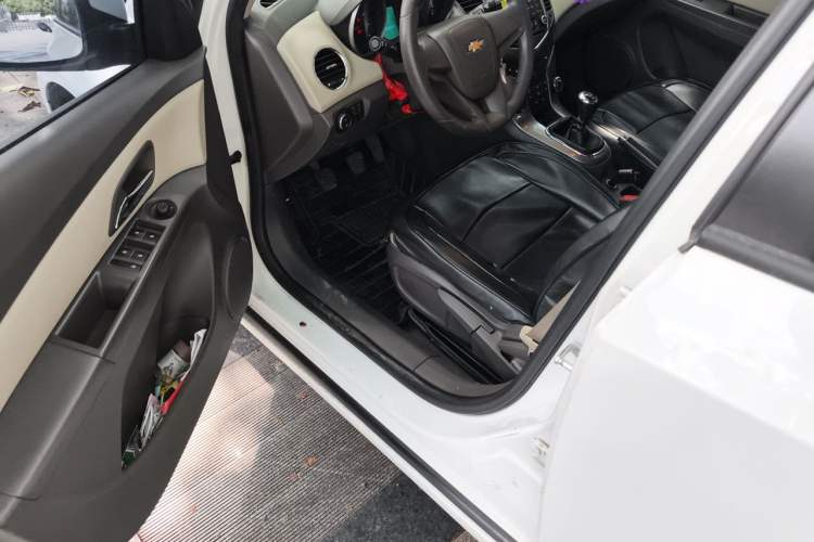 Used Chevrolet Cruze 2015 1.5L Classic SE MT Driver Seat