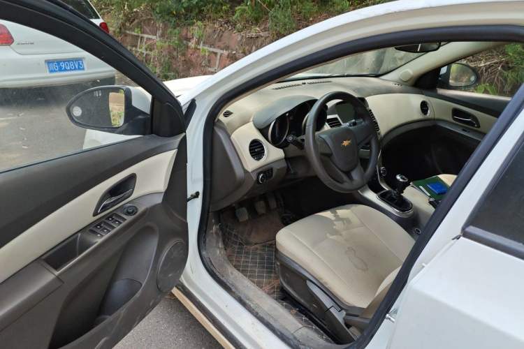 Used Chevrolet Cruze 2015 1.5L Classic SL MT Driver Seat