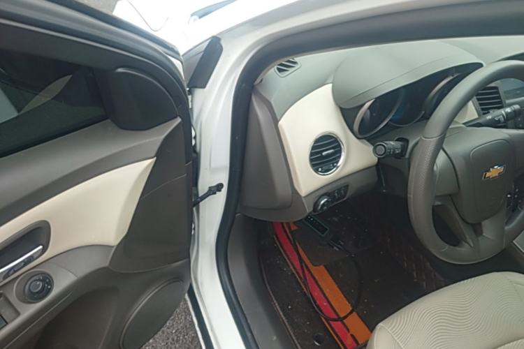 Used Chevrolet Cruze 2015 1.5L Classic SE AT Driver Seat